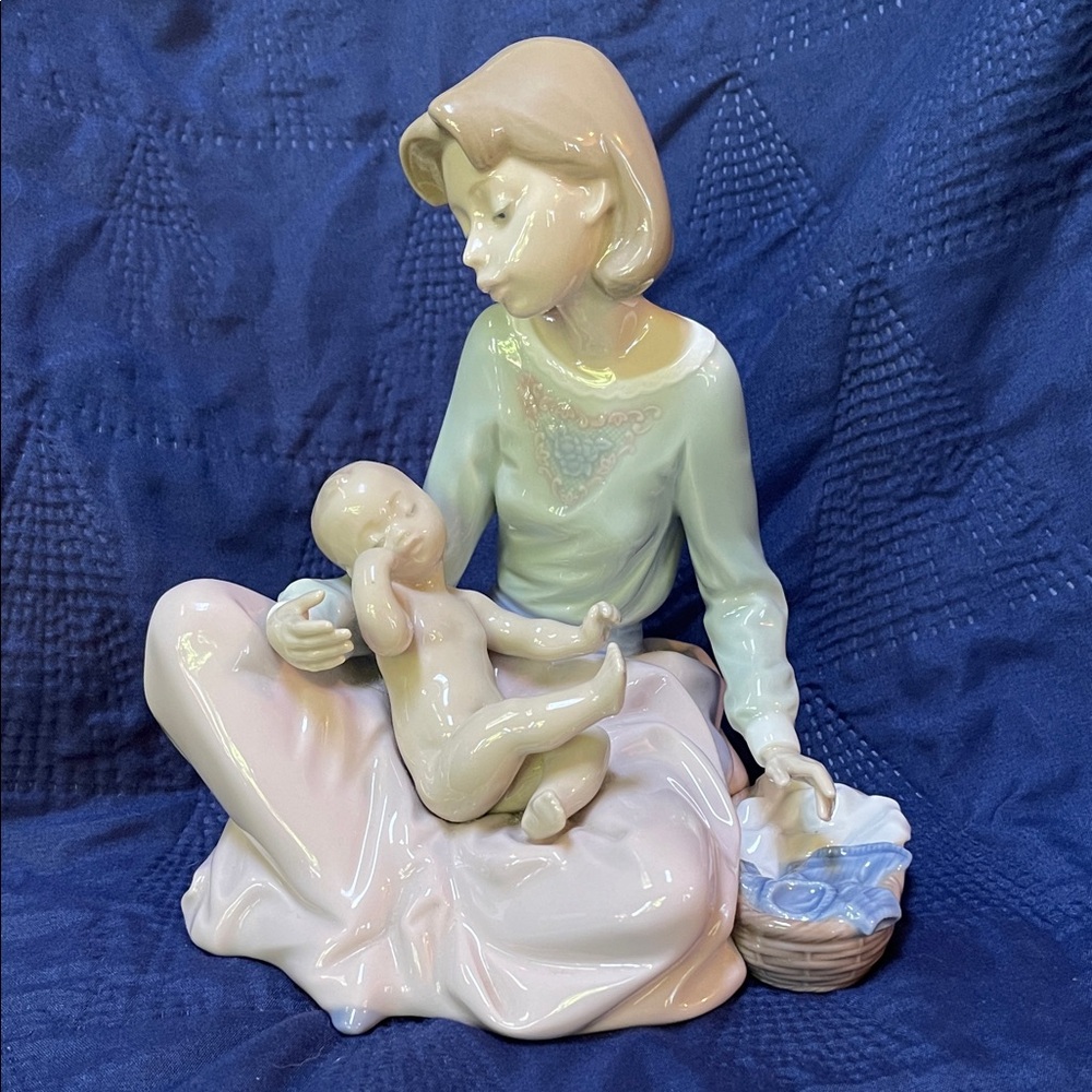 ElegantPorcelain Lladro Dressing the Baby Figurine
